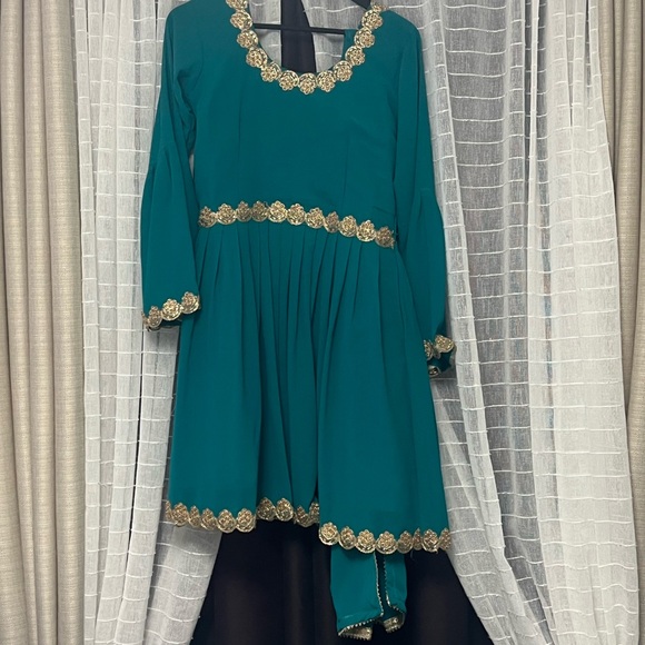 Beautiful indian outfit Dhoti style - Picture 3 of 7